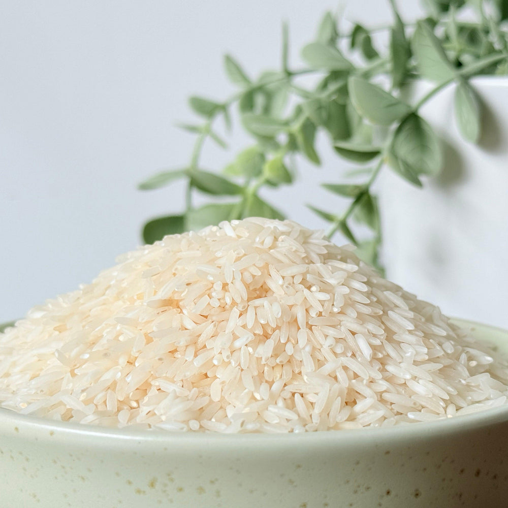 White organic basmati rice – aromatic and fluffy grains ideal for Indian dishes, biryani, and clean-eating recipes