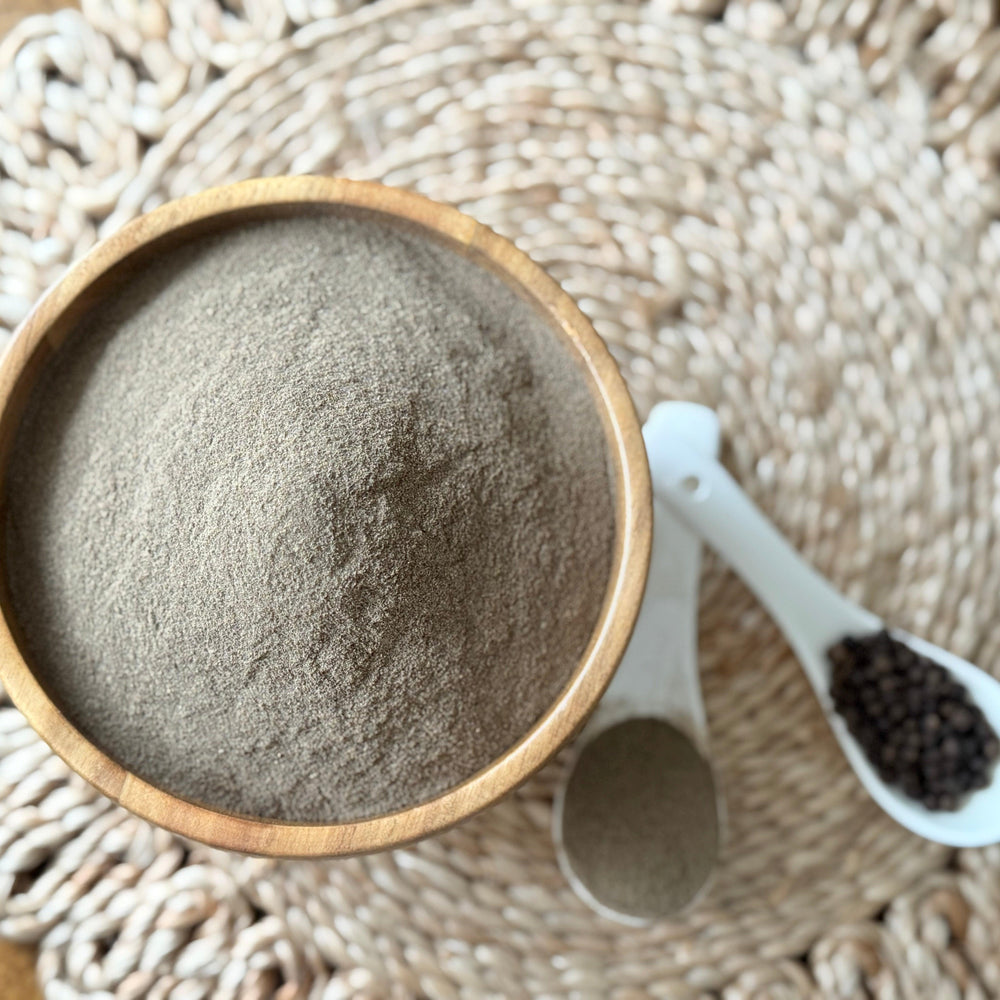 Finely ground organic black pepper with intense aroma, perfect for marinades, sauces, and everyday cooking