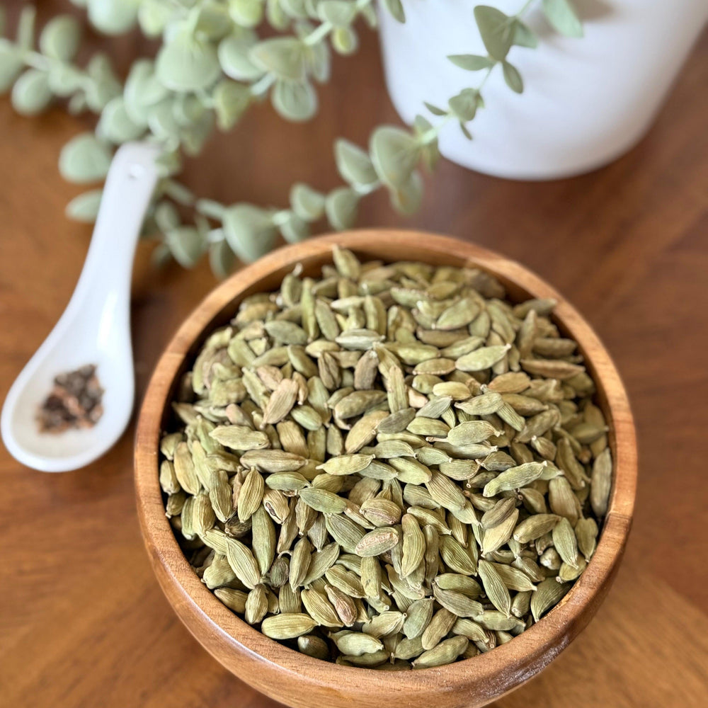 Fragrant and flavorful organic cardamom pods with a bold aroma, ideal for sweet and savory dishes