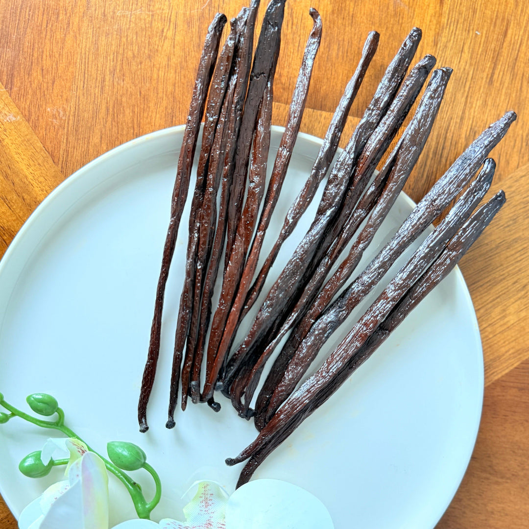 Whole organic vanilla bean pods, naturally sun-cured and ideal for baking, brewing, and gourmet cooking