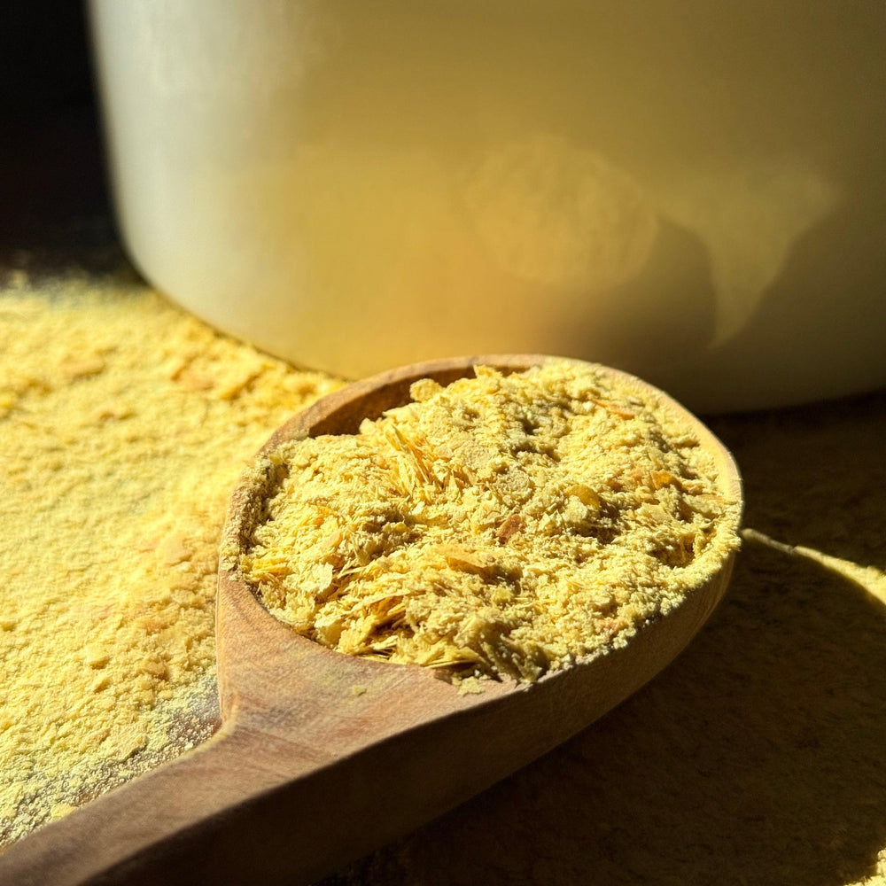 Nutritional yeast flakes by Purely Organic – a vegan-friendly superfood rich in B vitamins, ideal for plant-based cooking and boosting nutrition