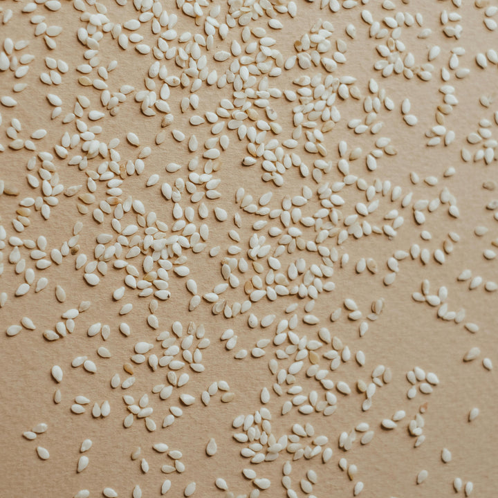 Premium organic hulled white sesame seeds, perfect for salads, breads, Asian dishes, and healthy recipes – Purely Organic Foods